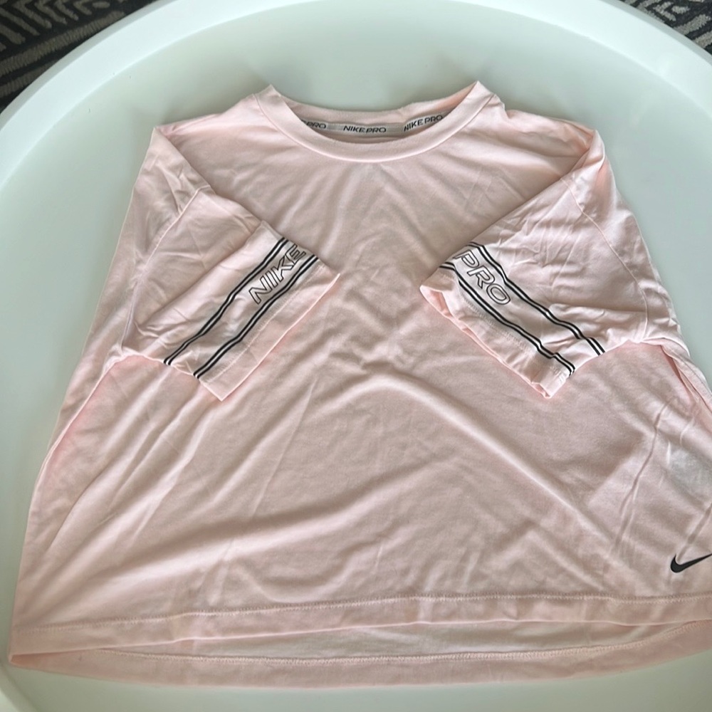Nike short sleeve shirts in red and pink S - Picture 4 of 5